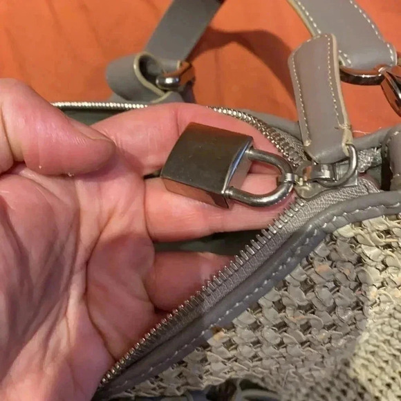 Giorgio Armani  handbag - Picture 9 of 9